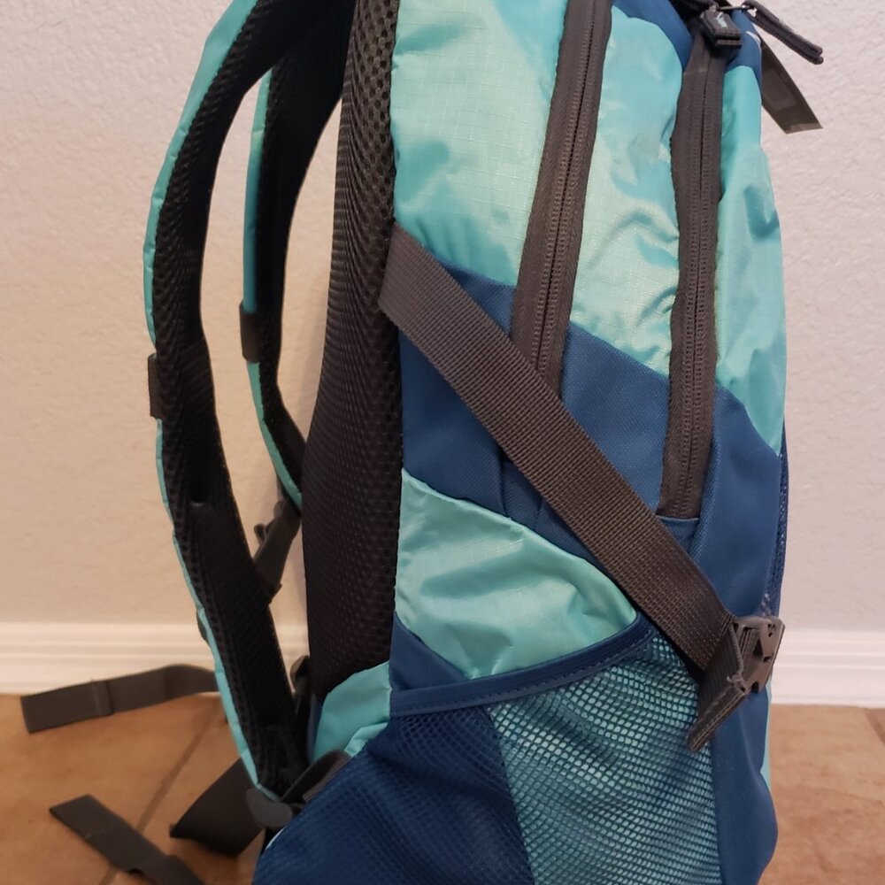 NEW Daypack/Backpack - Picture 2 of 5